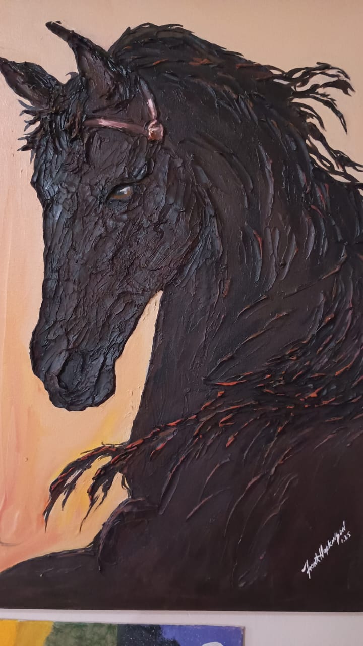 Representação de um cavalo preto com relevo e textura.